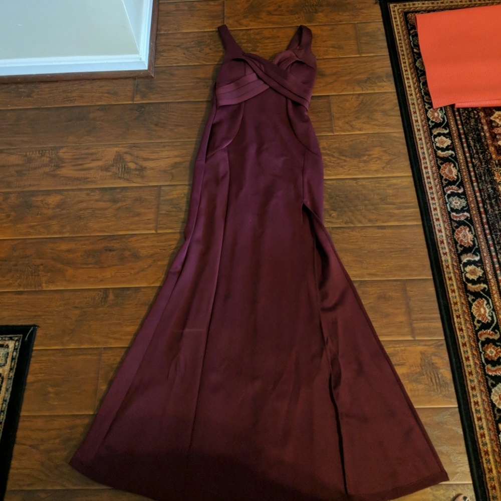 Fitted plum dress